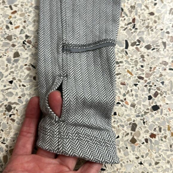 Lululemon grey gray herringbone long sleeve thumb hole pullover shirt top 4 - Picture 3 of 6